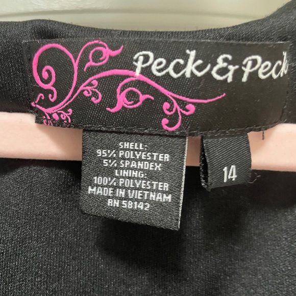 Peck & Peck, black dress with floral design. Size 14. 95% Polyester, 5% Spandex. - Picture 3 of 7